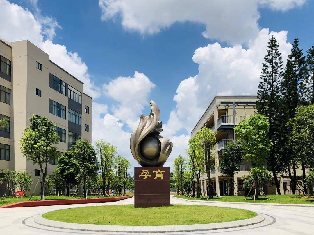 东莞一学校被曝使用三层床<strong></p>
<p>合约交易软件</strong>，还将茶水间改成宿舍！校方回应