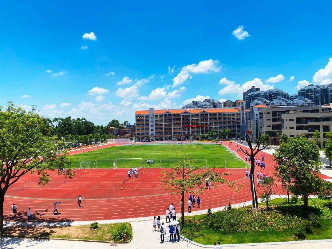 东莞一学校被曝使用三层床<strong></p>
<p>合约交易软件</strong>，还将茶水间改成宿舍！校方回应