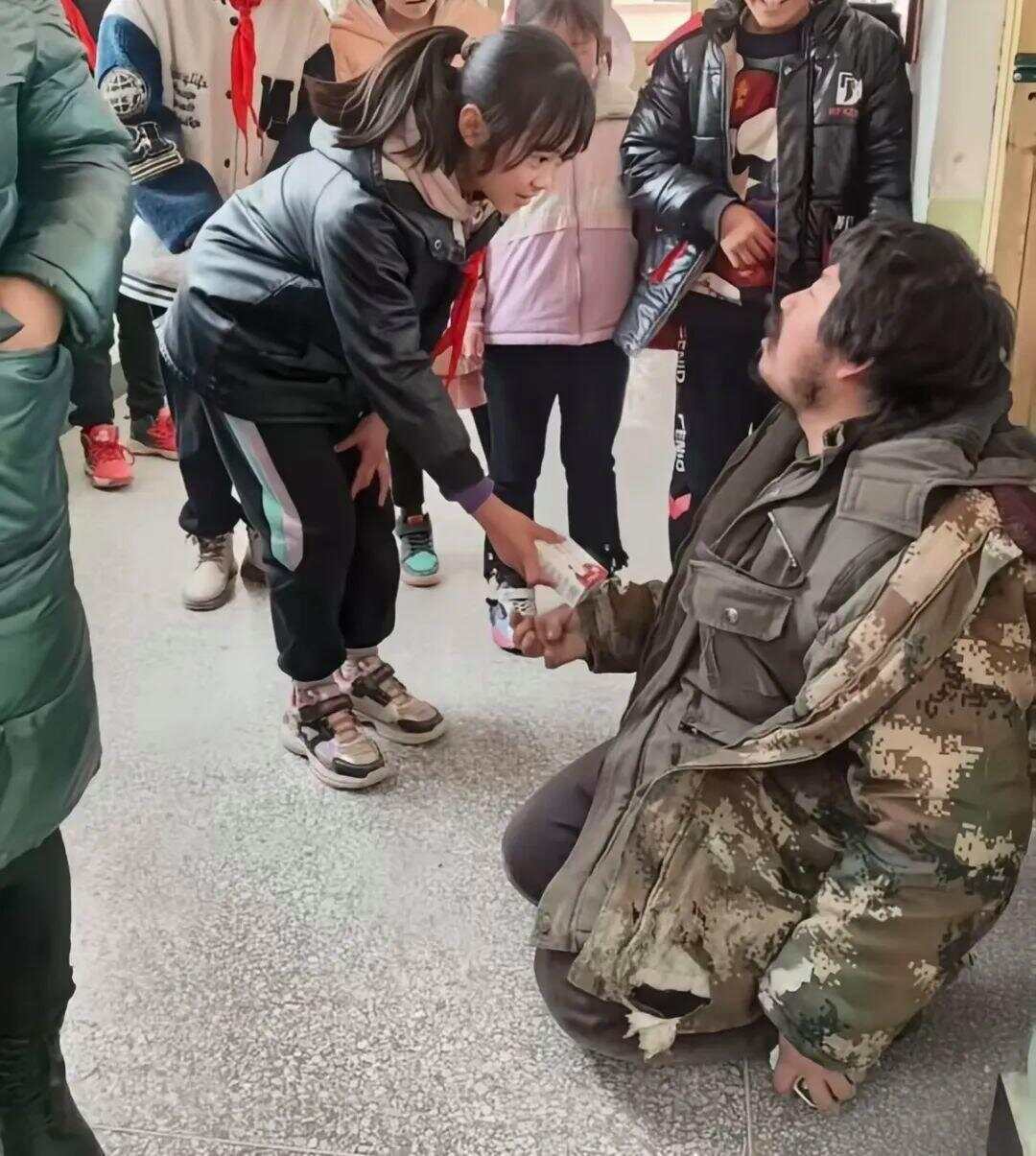 遗憾！受拾荒者资助感动全网女孩意外去世<strong></p>
<p>代发币</strong>，此前两人相见泪流满面感动全网