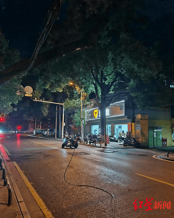 男主播骑车载女友回家被路边掉落网线勒伤脖子<strong></p>
<p>tube币</strong>，索赔3万陷僵局 律师解读该谁赔