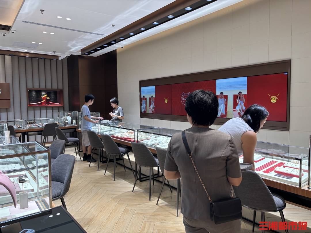 “痛金”席卷长沙黄金市场<strong></p>
<p>农币网</strong>，有顾客花上万元为“情绪价值”买单
