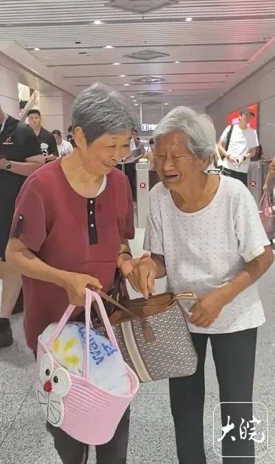 “安徽108岁母亲车站接78岁女儿”被疑造假<strong></p>
<p>vgs币价格</strong>，多方回应