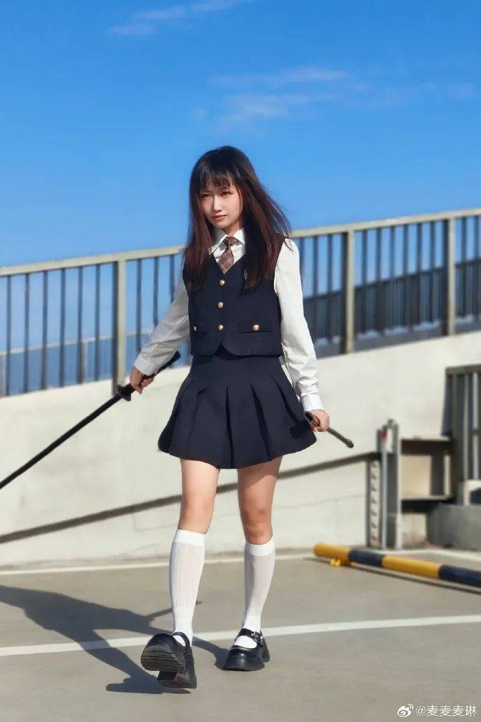 麦琳尝试制服短裙风格<strong></p>
<p>vgs币价格</strong>，被评“变化超大”：美得不敢认