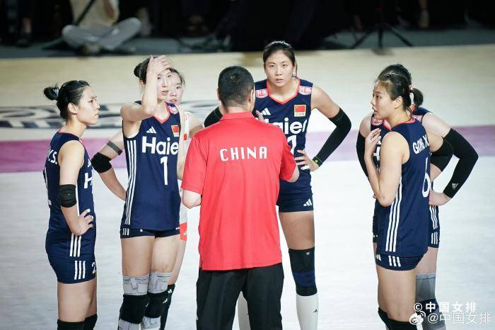 取世锦赛三连胜<strong></p>
<p>vgs币价格</strong>！中国女排小组第一晋级将战法国女排