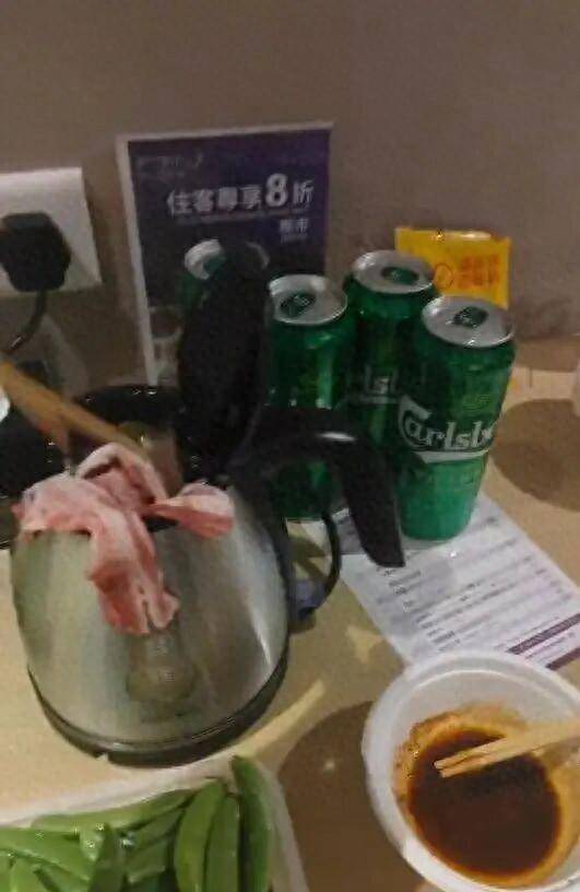 男子在澳门某酒店用水壶煮火锅<strong></p>
<p>佛币</strong>，负责人：会警告，若损坏需照价赔偿