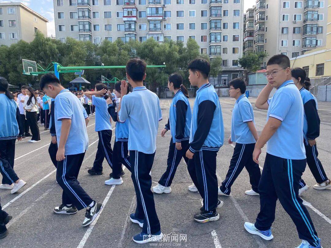 我们<strong></p>
<p>佛币</strong>，开学啦