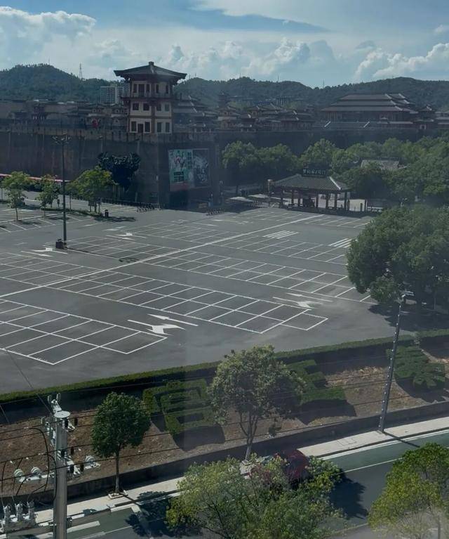 日薪五千<strong></p>
<p>t币商城</strong>，短剧狂招“爸妈”？真相：先花4万元培训3个月